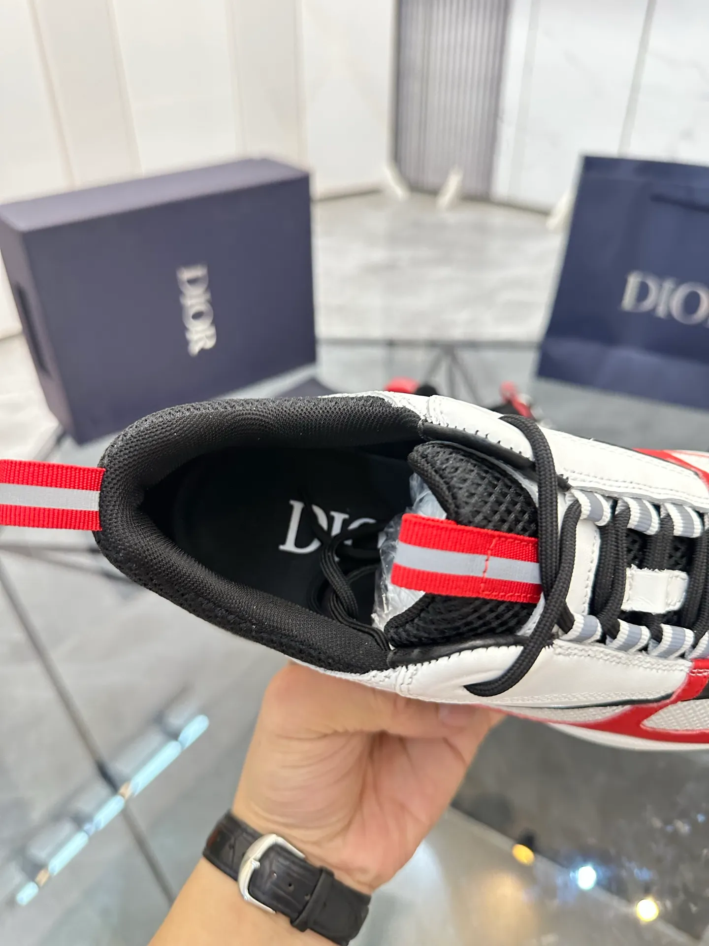 Men's shoes: 💰P460¥ Ready in Guangzhou, fully packaged Product trademark: Dior* "Dior*" low-top casual shoes Regular size: 38-46 (can be customized to 47) B22 Product materials: imported cowhide leather upper spliced ​​with original fabric, breathable lining, original outsole. Number: 920